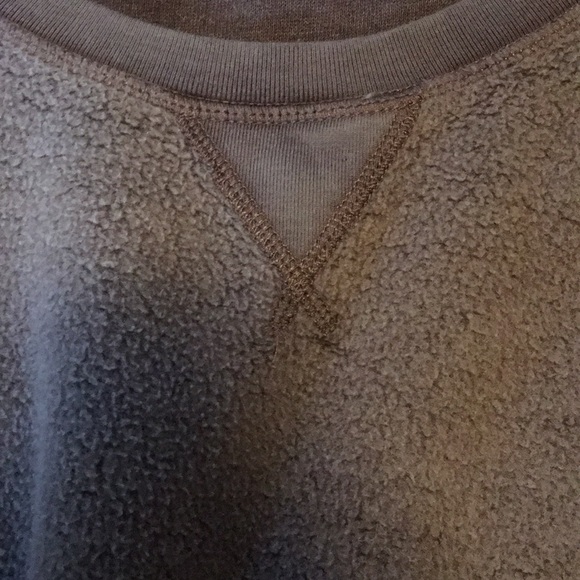 american eagle fuzzy sweatshirt - Picture 3 of 3
